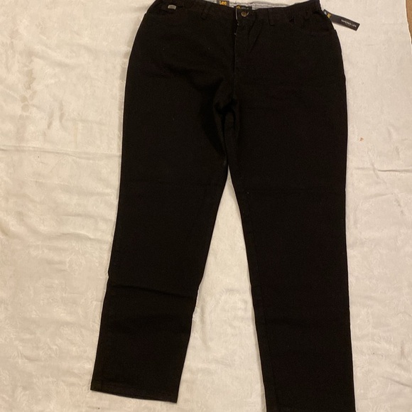 Lee Women's Plus Size Relaxed Fit Side Elastic Tapered Leg Jean black 20W long - Picture 7 of 10